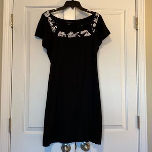Banana Republic sz M black/white embroidered t-shirt dress